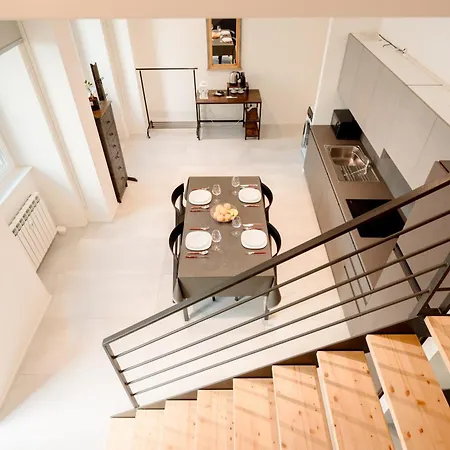 Urban Point Station 公寓 *